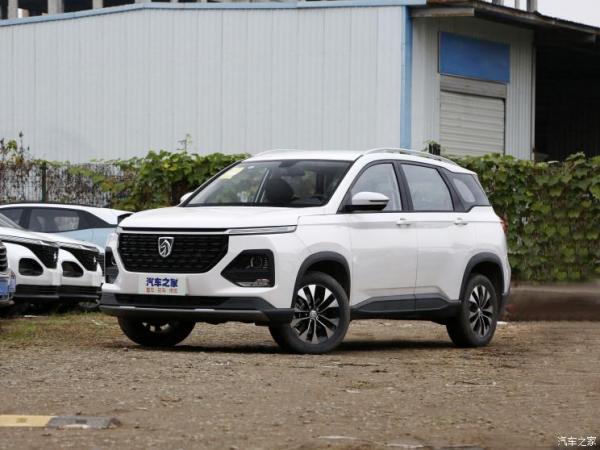 上汽通用五菱 宝骏530 2021款 全球车周年纪念版 1.5T 手动豪华型 6座