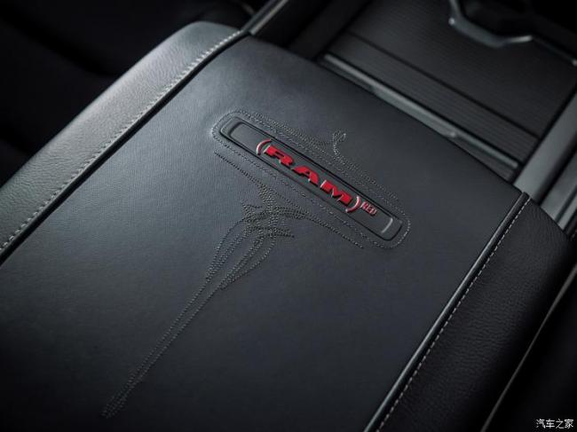 道奇(进口) RAM Trucks 2022款 1500 Limited (RAM)RED