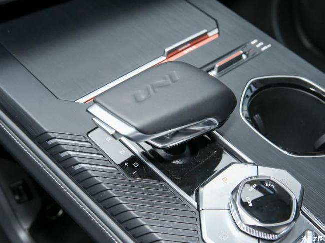 长安汽车 长安UNI-K 2021款 2.0T 全轮驱动尊贵型