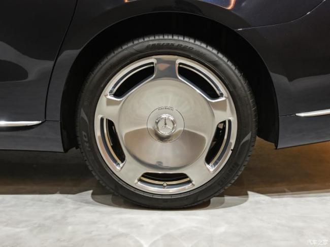 梅赛德斯-迈巴赫 迈巴赫S级 2023款 S 680 4MATIC 匠心高定首发版双色