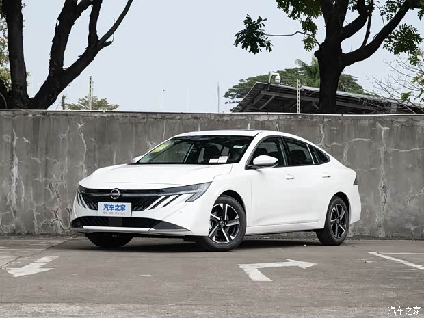 有望第一季度上市 全新日产轩逸到店 内饰采用双联屏设计